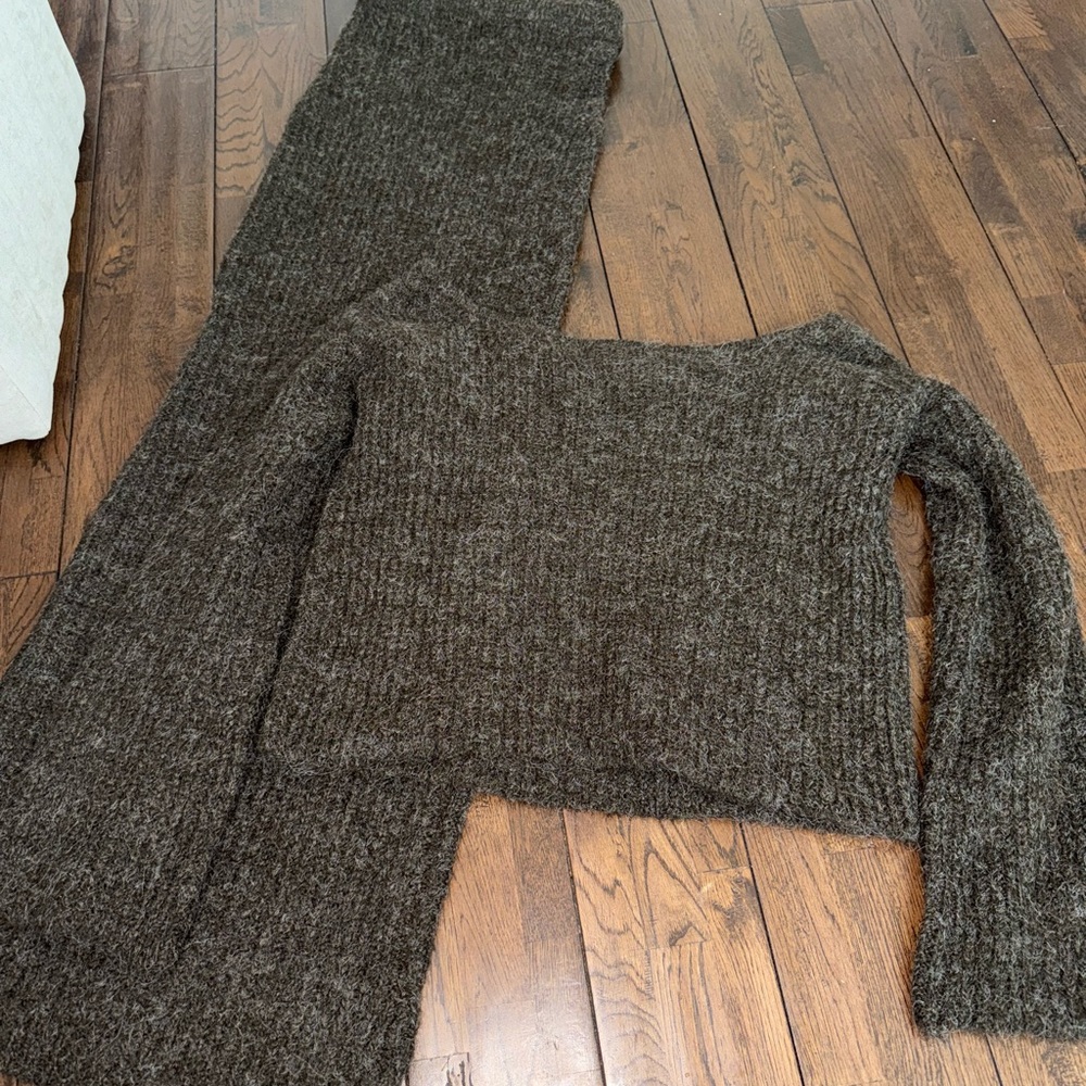 Boohoo Dark Brown Crew Neck Sweater